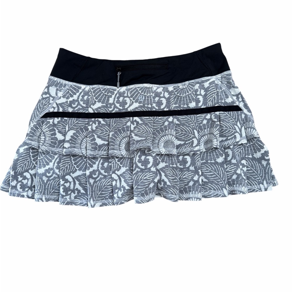 Lululemon Run: Pace Setter Skirt (Regular)
Beachy Floral White Fossil / Black - Picture 5 of 8